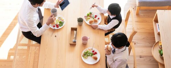 manger avec des enfants au Japon